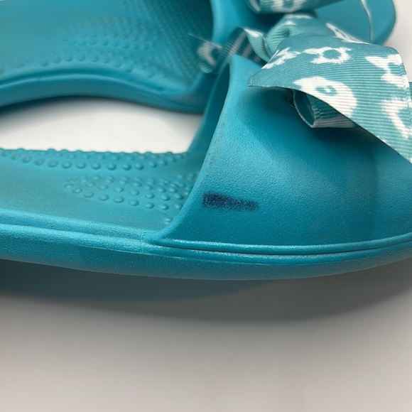 OKAb turquoise rubber women’s sandals with bow accents size ML - Picture 3 of 8